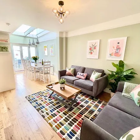 Holiday home Alexandra House