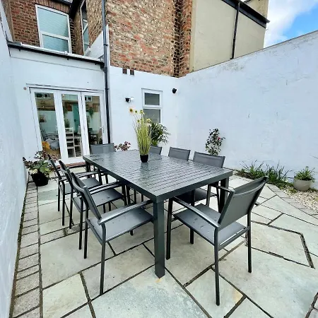 Holiday home Alexandra House